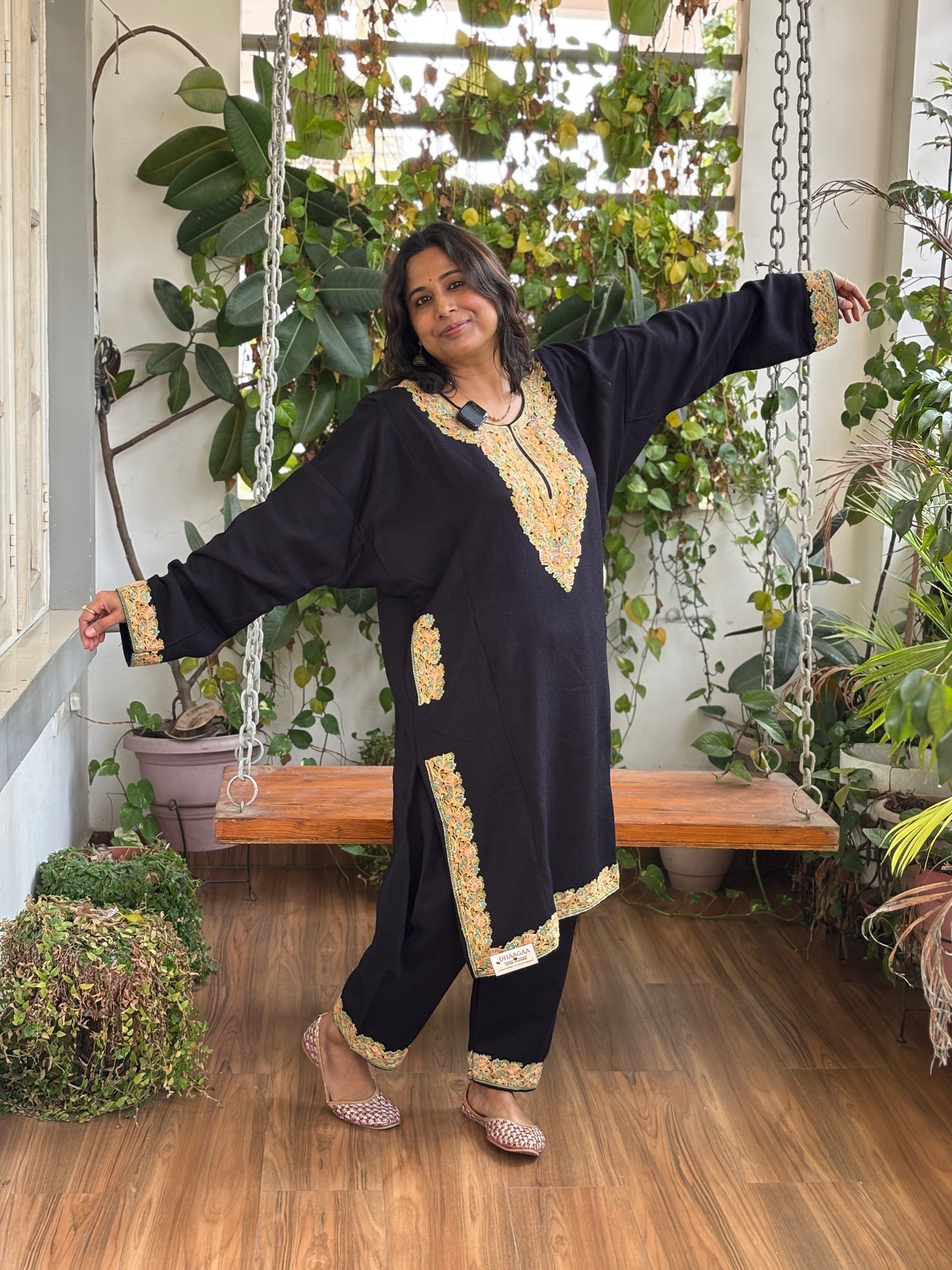 Kashmiri Aari Embroidered Woollen Pheran Set