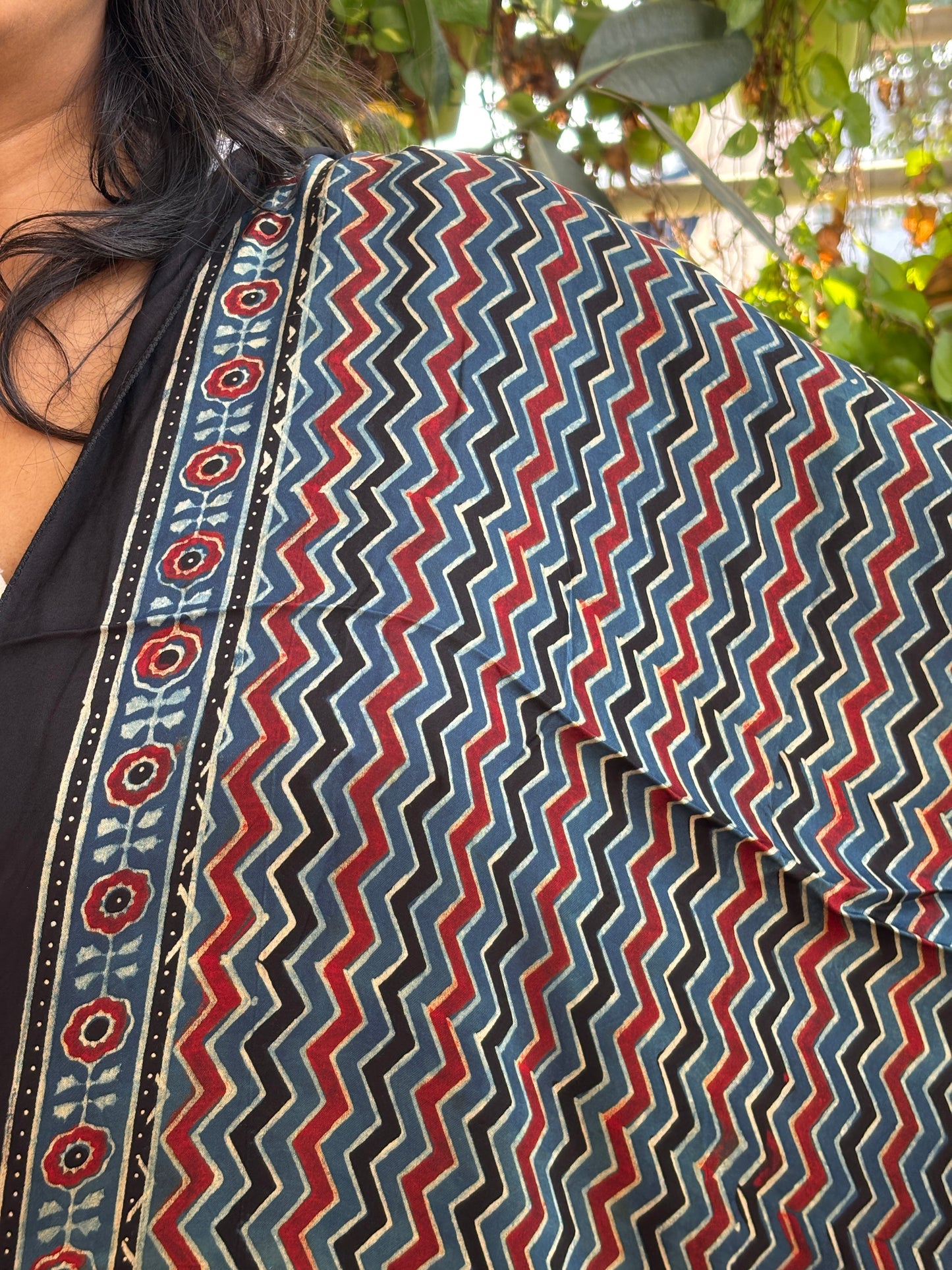 Black Horizontal Zig Zag Contemporary Motif Stole, contemporary stole, closer view.