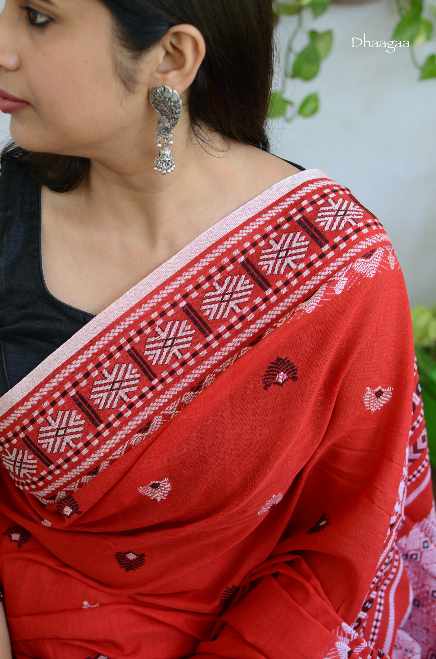 Medha-red (Cotton Handloon Saree with Hand Weaved Buta)