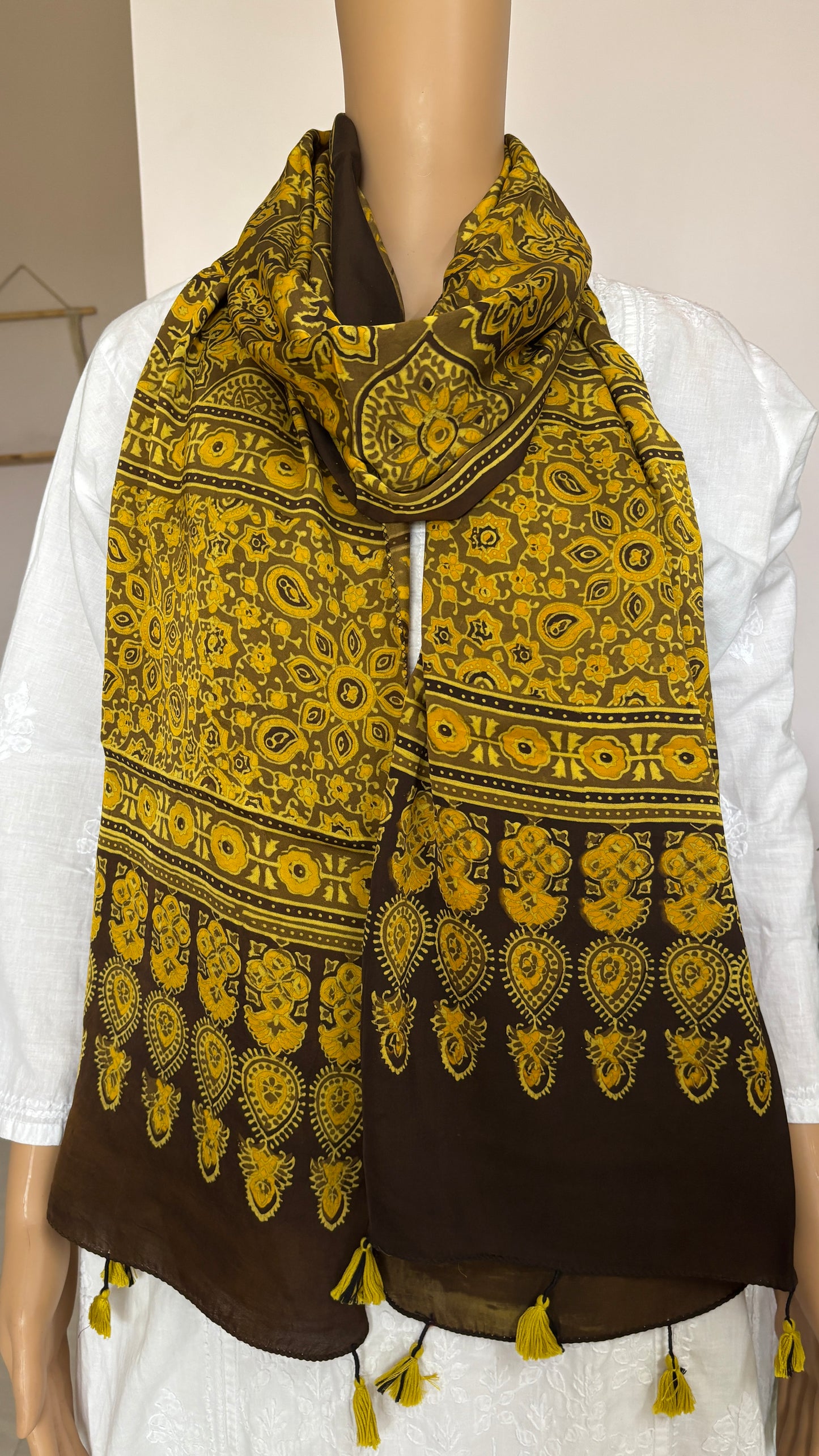 Yellow Colour badambuta Pattern Stole, closer view.