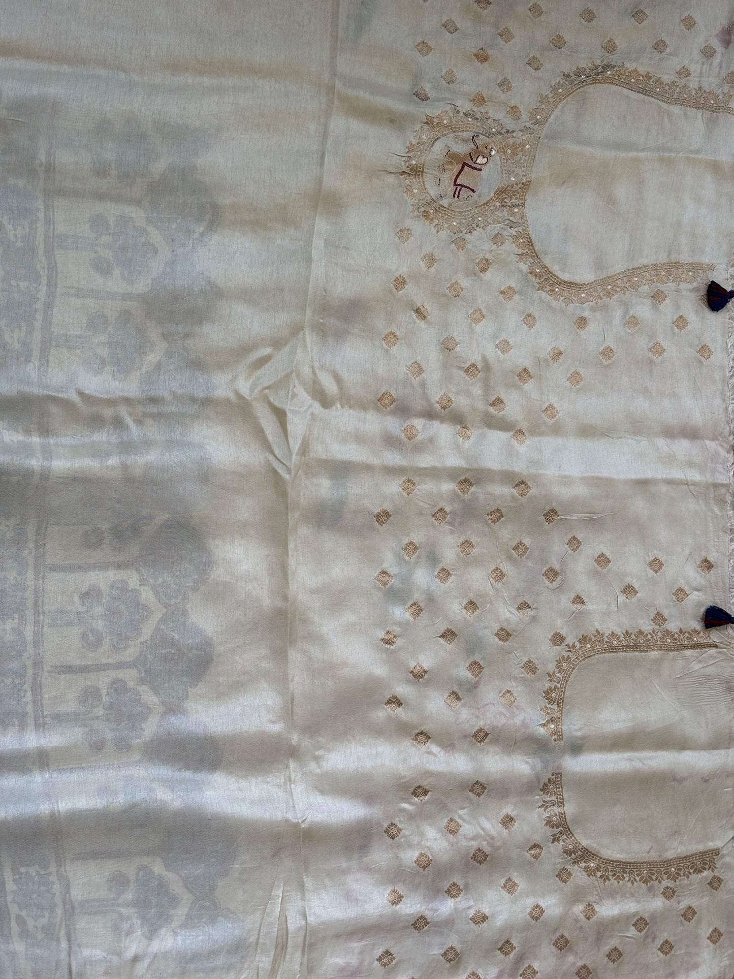 Chandni- Pale Ivory Natural Dyed Contemporary Floral Buta Motiv Dola Silk Saree