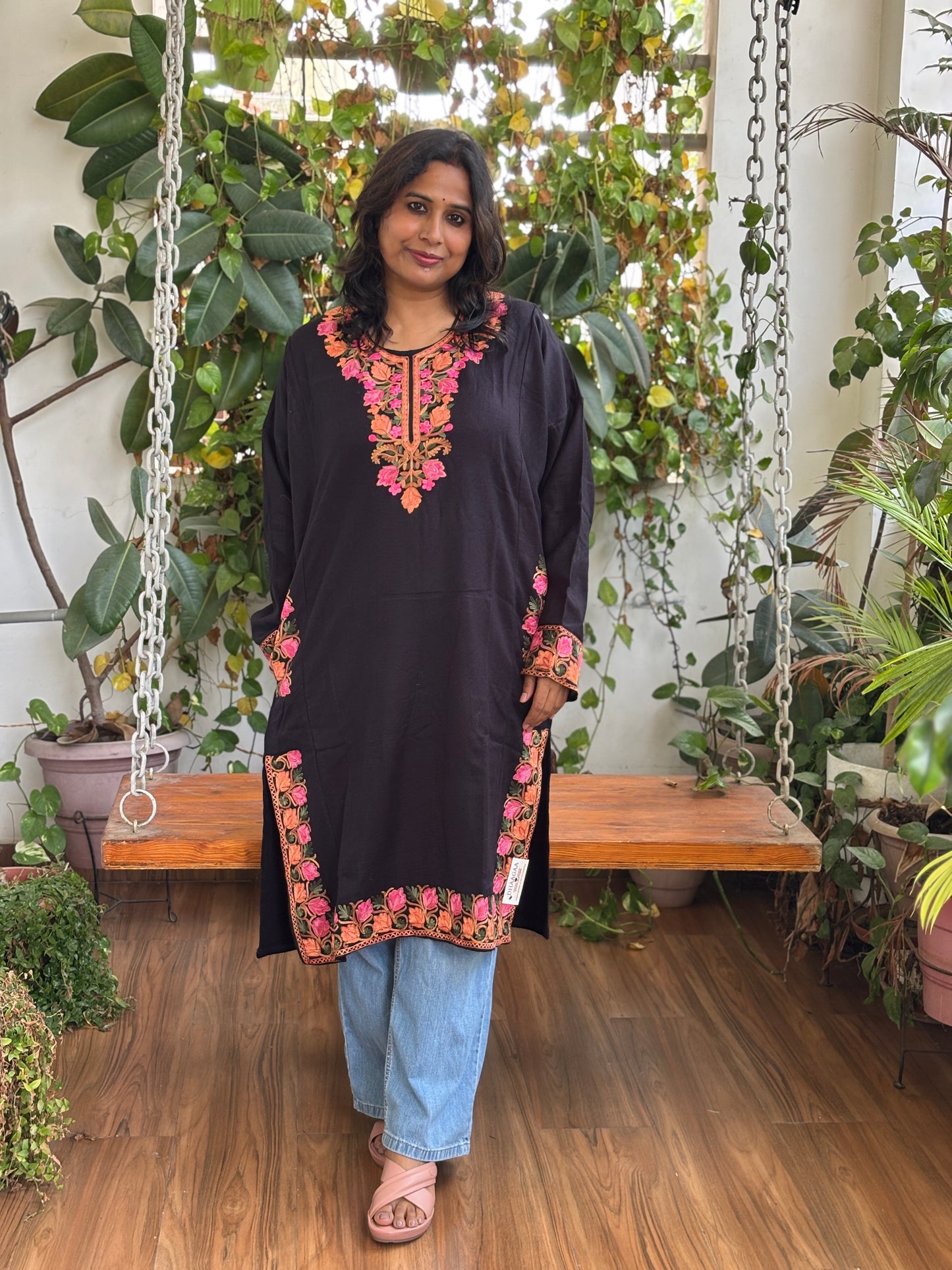 Kashmiri Aari Embroidered Woollen Pheran