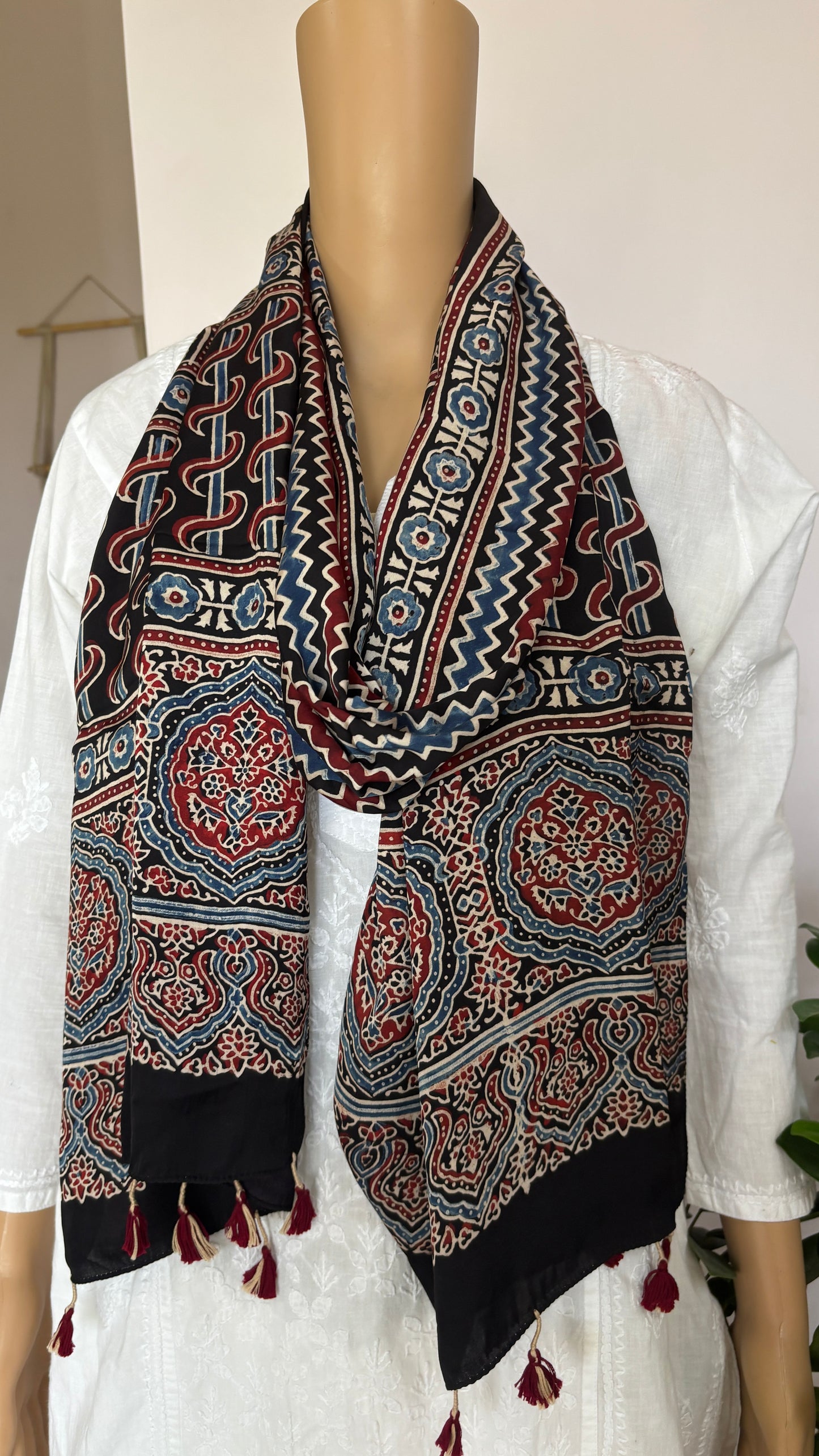 ajrakh modal stole,Indigo Chevron Motif Stole, closer view.
