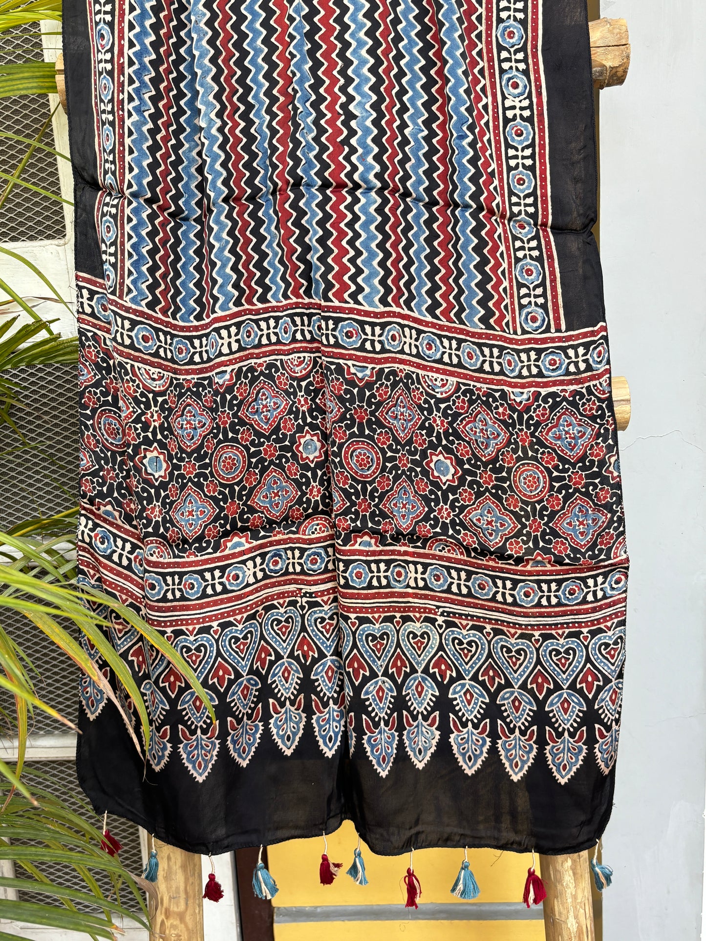 Black Indigo ZIg Zag Stole,contemporary stole, closer view.