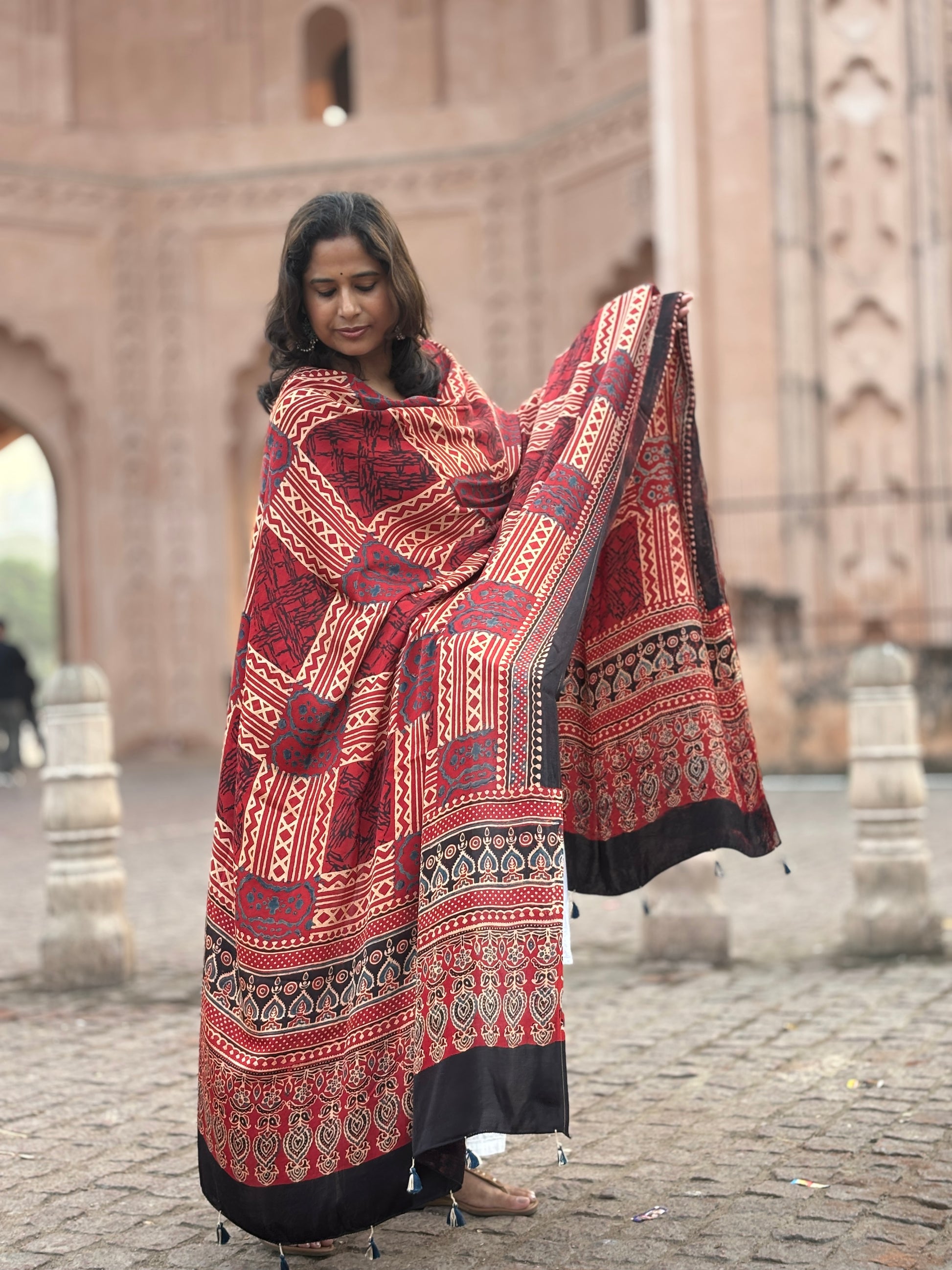 red box ajrakh modal dupatta,beautiful dupatta,front view.