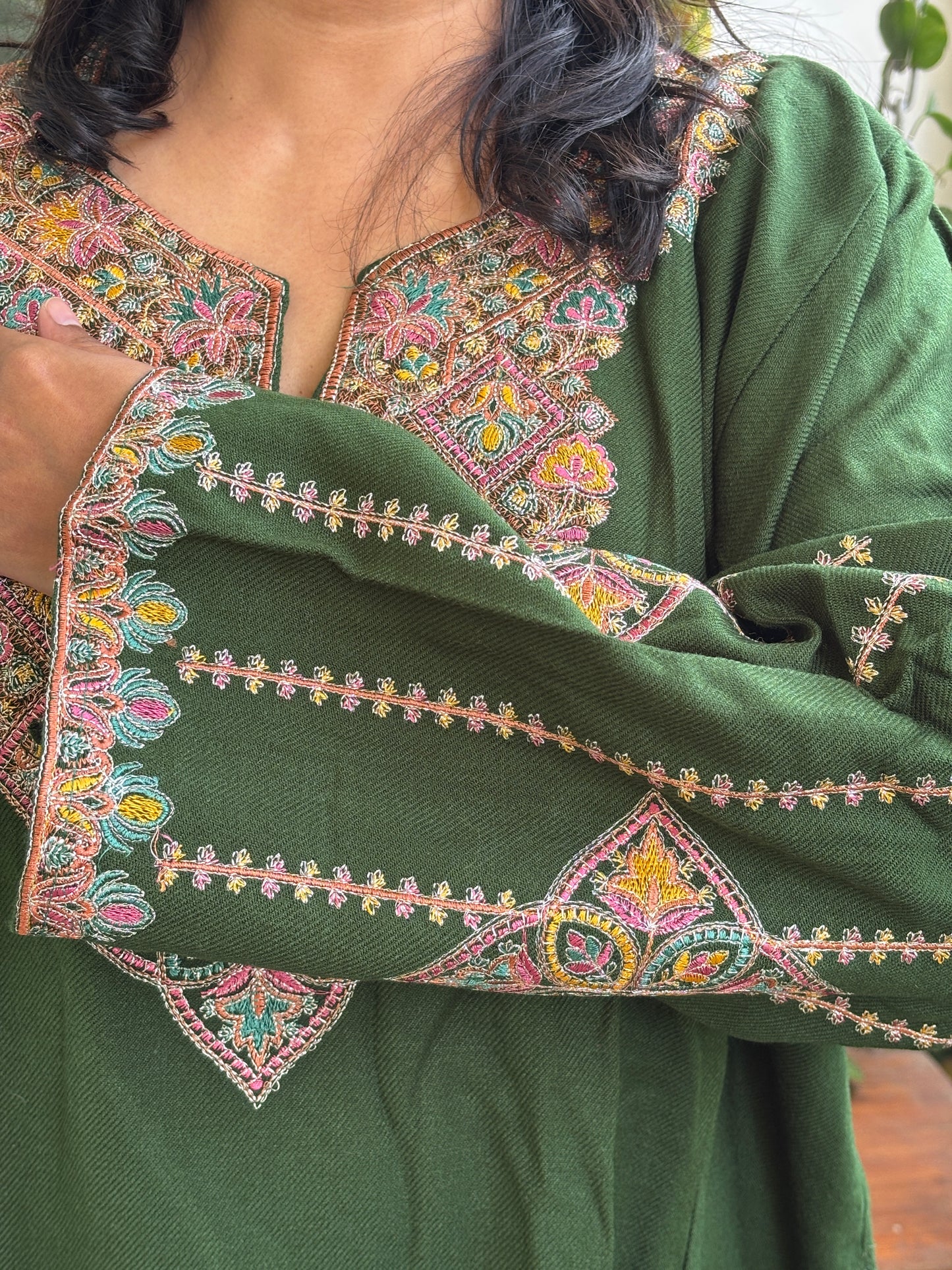 Kashmiri Aari Embroidered Woollen Pheran