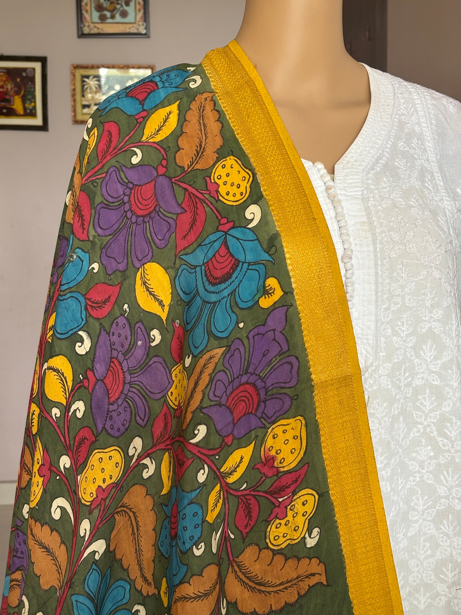kalamkari dupatta,kalahasti kalamkari dupatta,closer view.