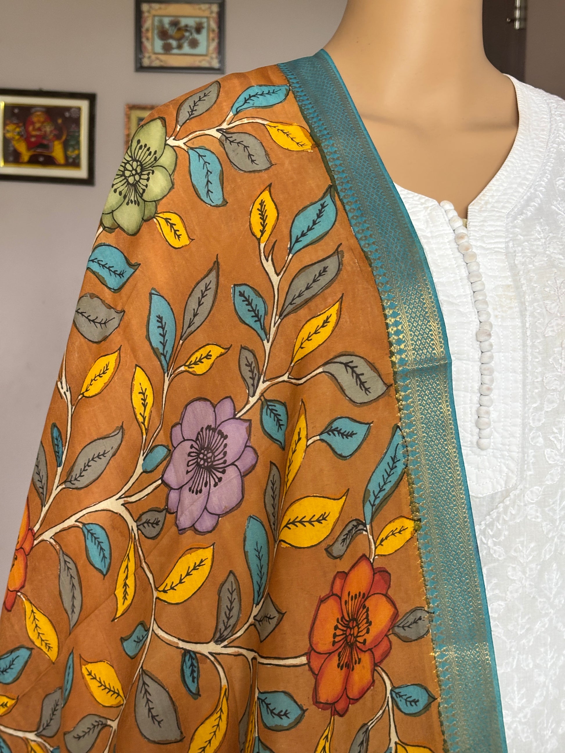 kalamkari dupatta,kalahasti kalamkari dupatta,closer view.