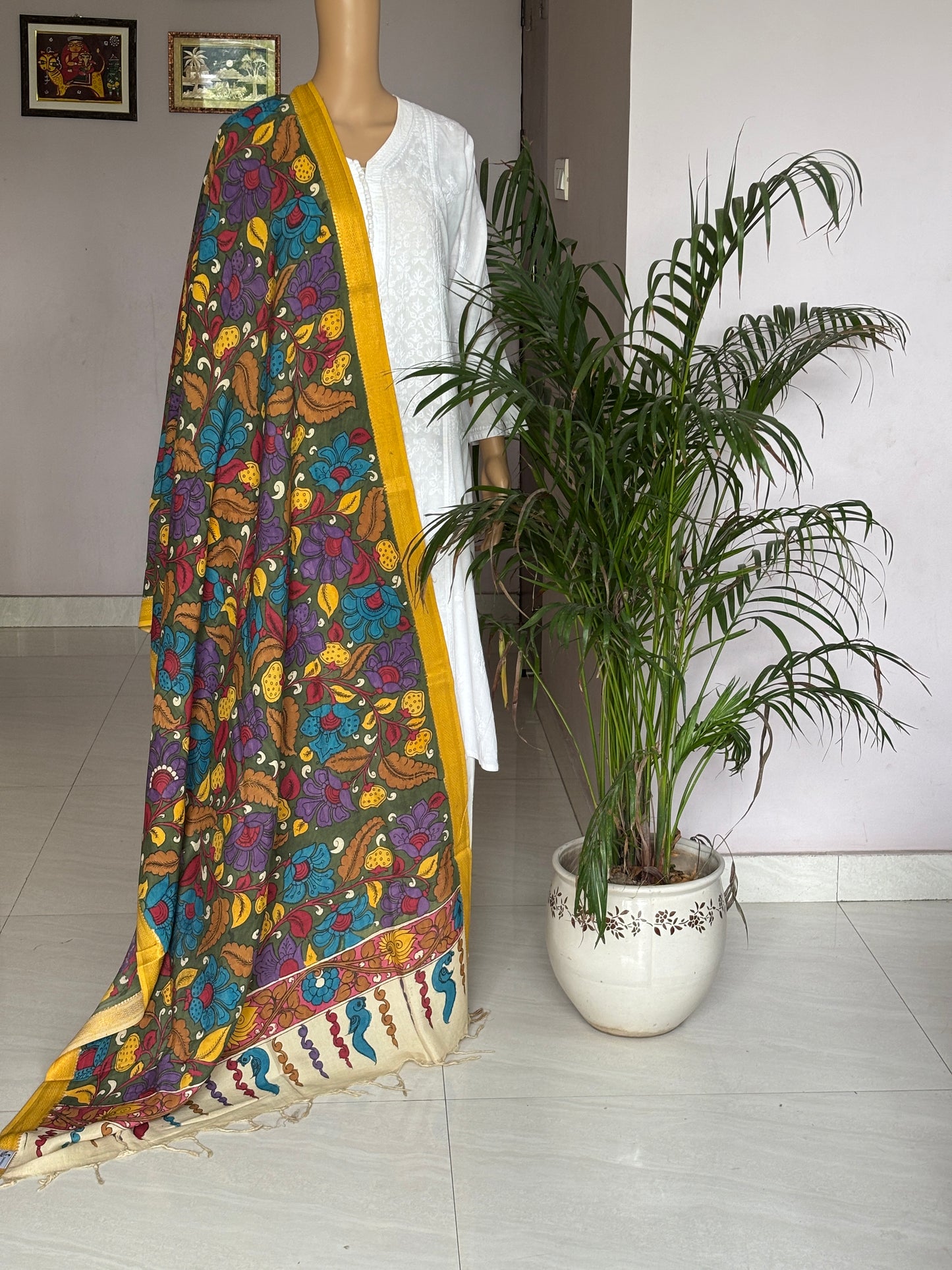 kalamkari dupatta,kalahasti kalamkari dupatta,front view.