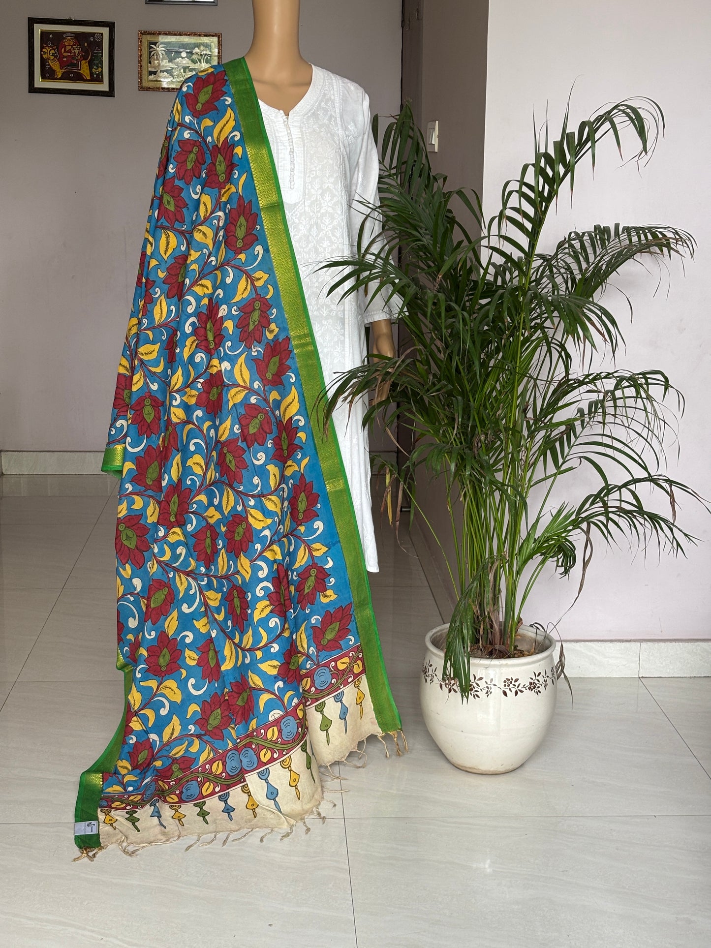 kalamkari dupatta,kalahasti kalamkari dupatta,front view.