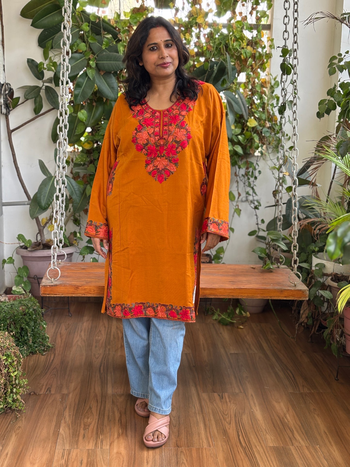 Kashmiri Aari Embroidered Woollen Pheran