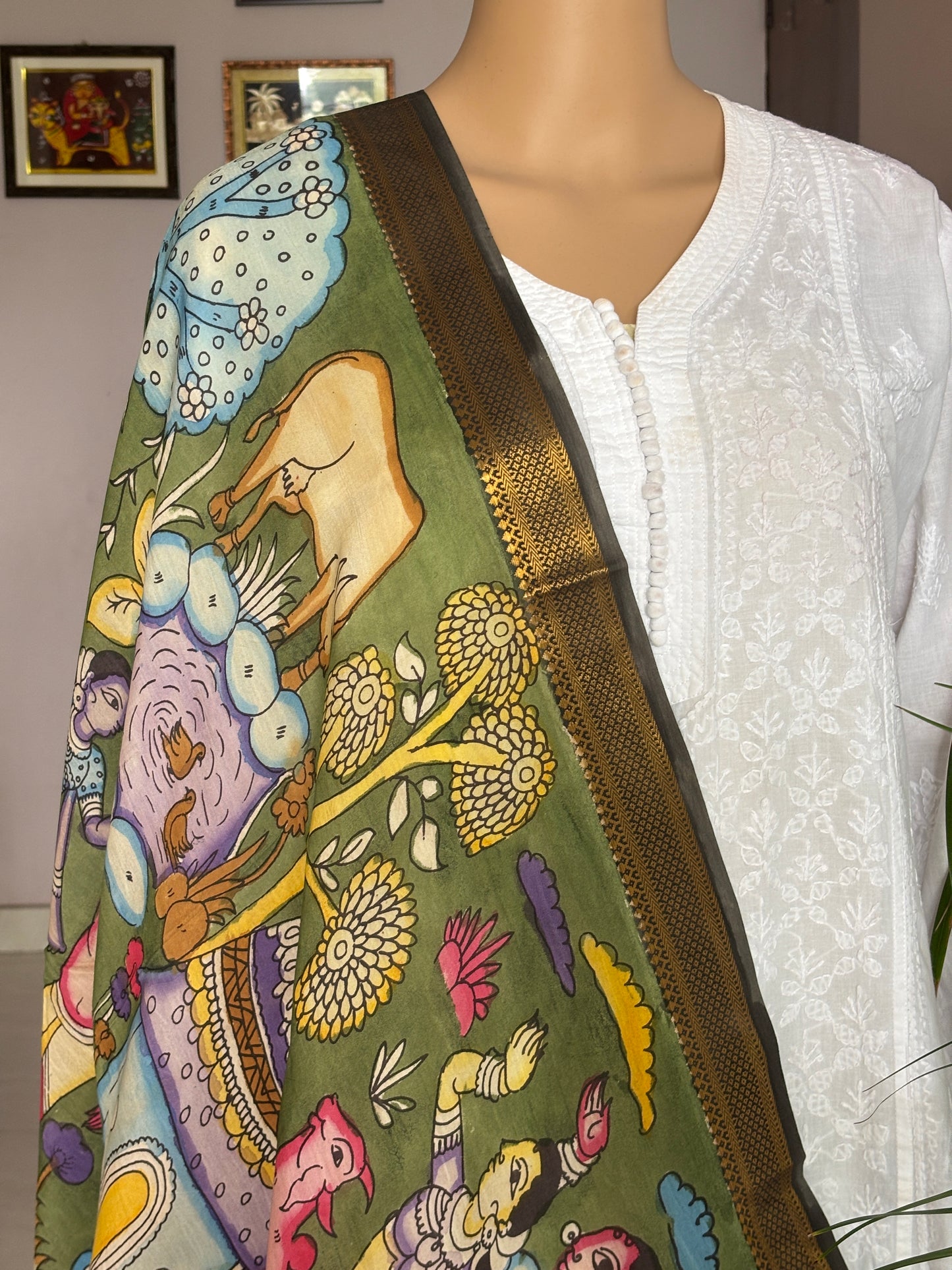 Kalahasti  kalamkari dupatta, figure motif dupatta,closer view.