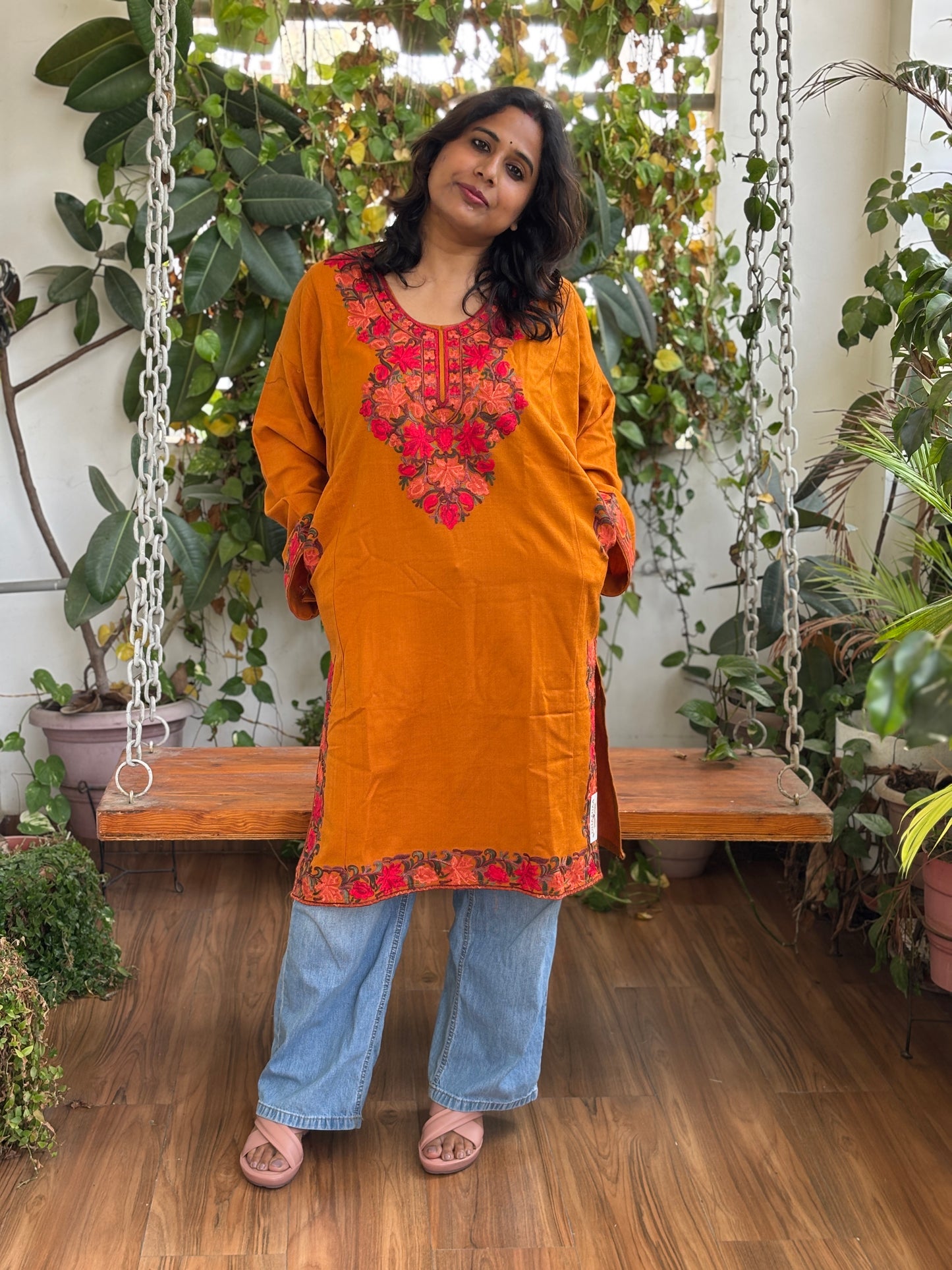 Kashmiri Aari Embroidered Woollen Pheran