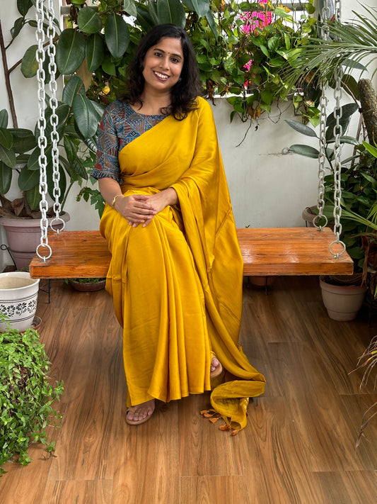 Yellow Colour Modal Plain Saree With Lagdi Palla