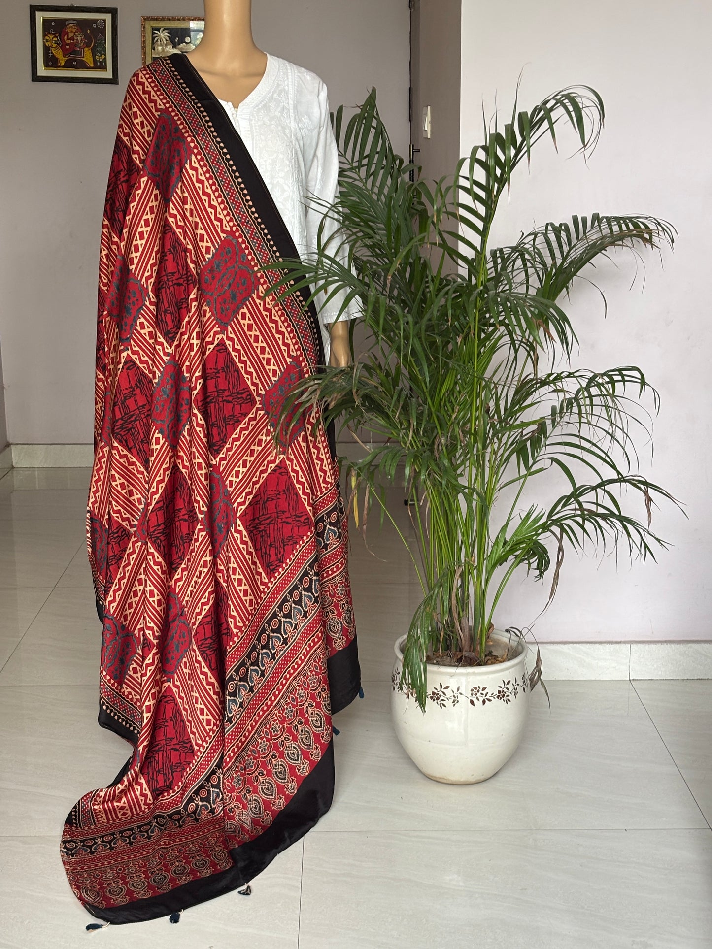 red box ajrakh modal dupatta,beautiful dupatta,front view.